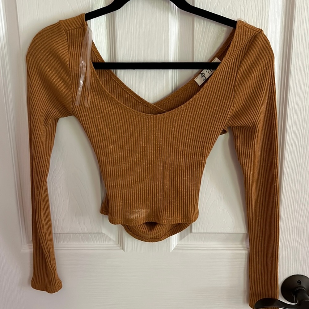 NEVER WORN mustard long sleeve knit shirt